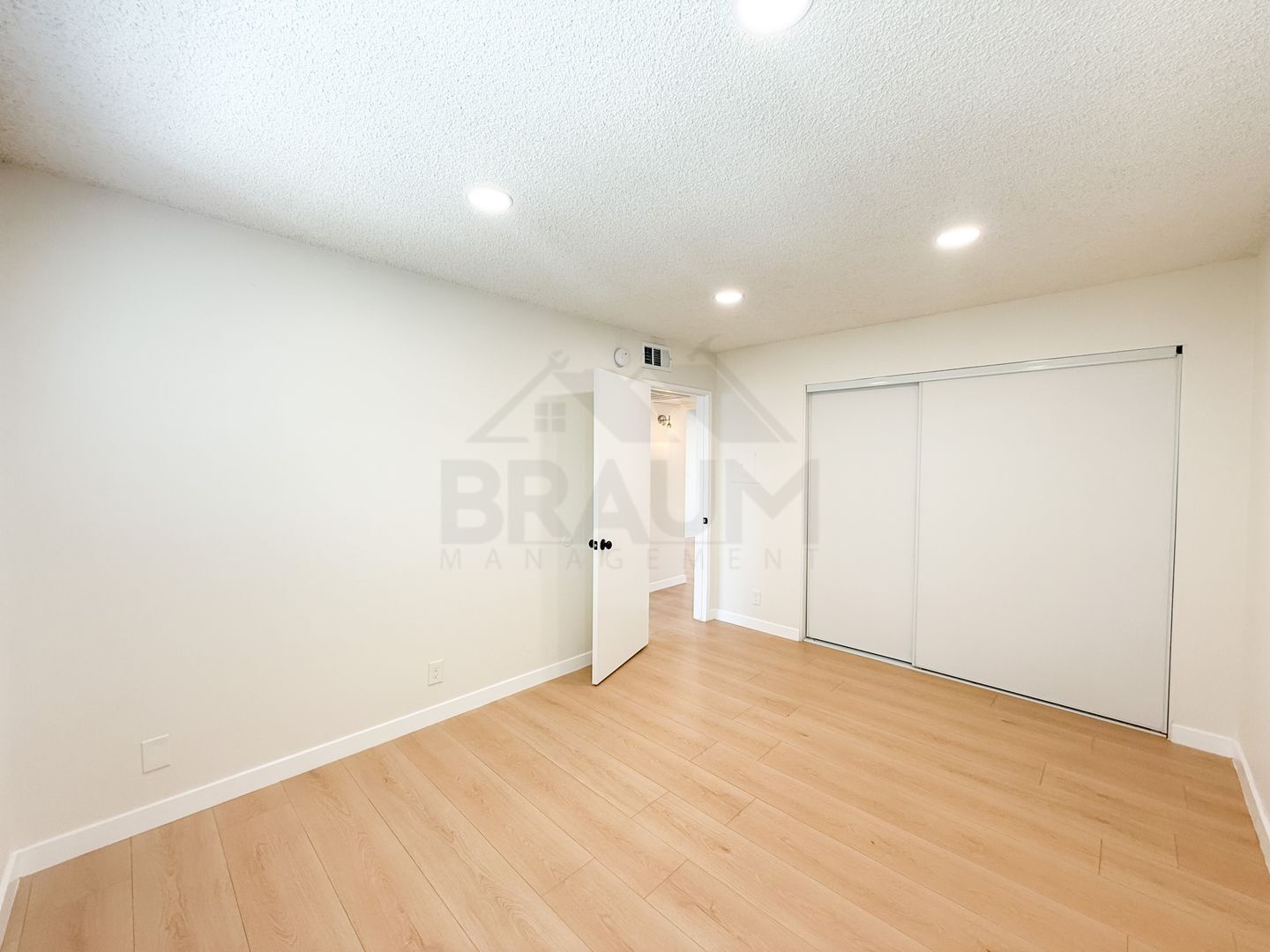 Building Photo - 14801 Delano St