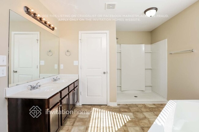 Building Photo - 3215 Franklin St