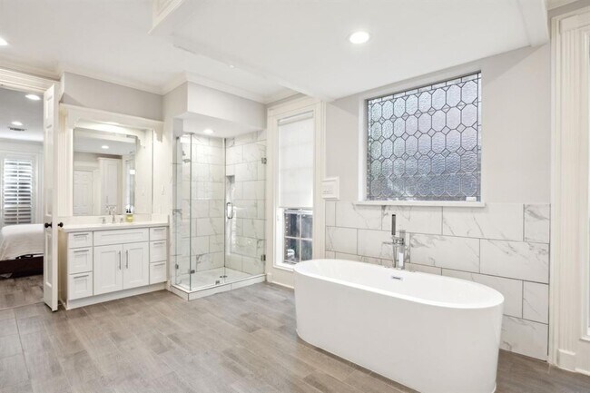 Building Photo - 1310 Kelliwood Oaks Dr