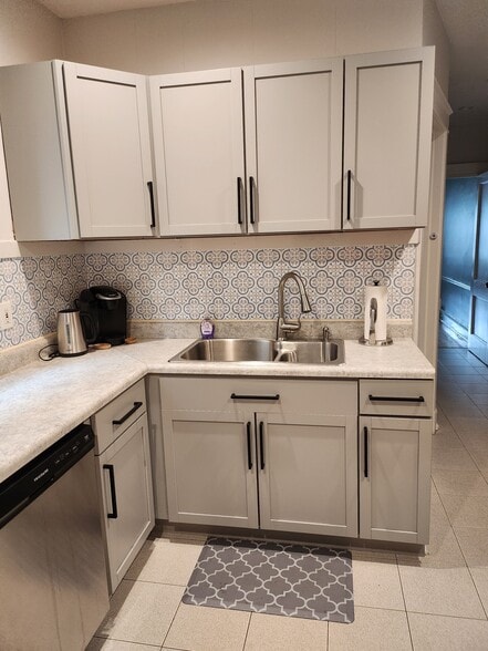 Kitchen - 5437 N Ashland Ave