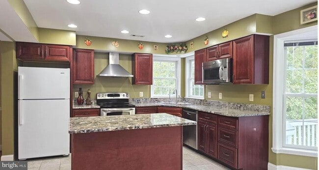 Primary Photo - 10 Forest Brook Ct