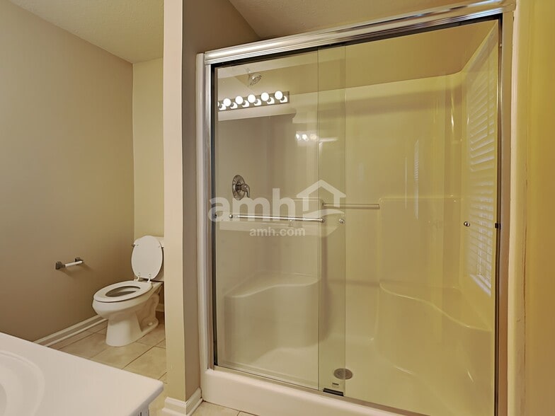 Building Photo - 128 Heartstone Cir