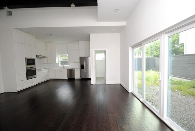 Building Photo - 7707 Jack Oak Ave