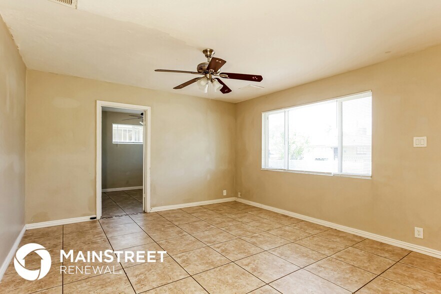 Building Photo - 2325 W Pinchot Ave