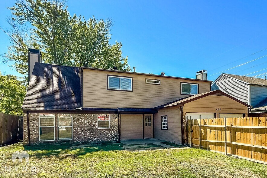 Building Photo - 605 Pyramid Dr