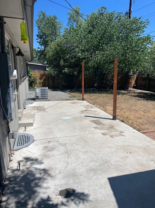 Building Photo - Updated 4 Bed Home with Finished Basement, Central A/C & Fenced Yard in Lakewood!