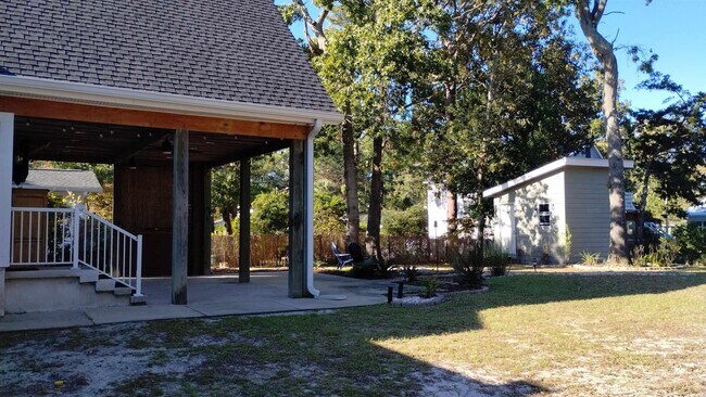 Building Photo - 710 Yucca Ave