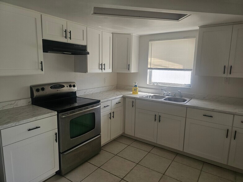 Building Photo - 1433 Brightwell Dr