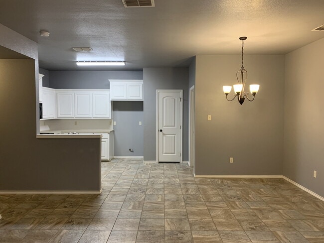 Building Photo - Beautiful duplex in Cooper School District!