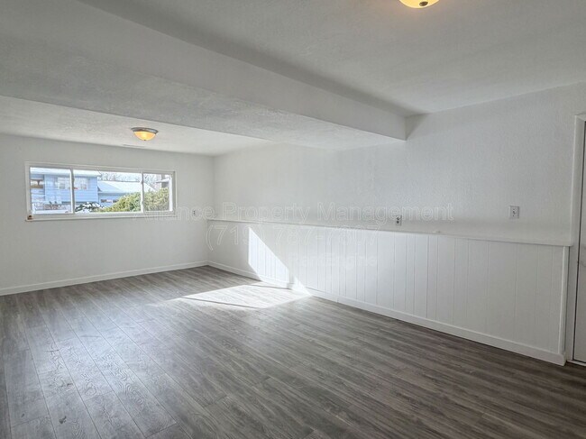 Building Photo - 3280 El Canto Dr