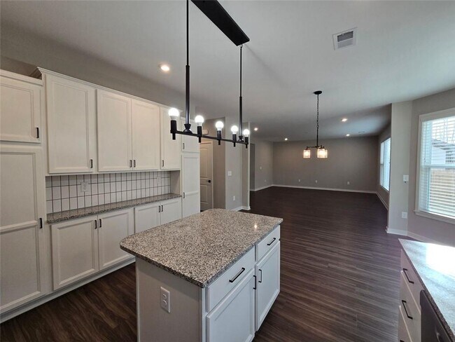 Building Photo - 196 Catalpa Grv