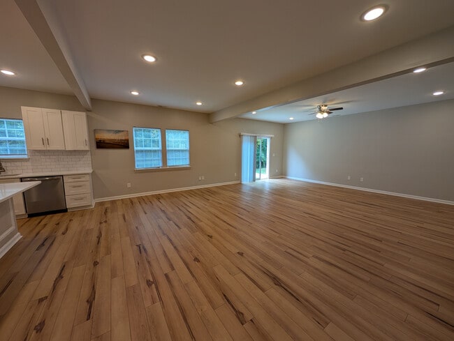 Building Photo - Room in House on Stone Mountain Dr