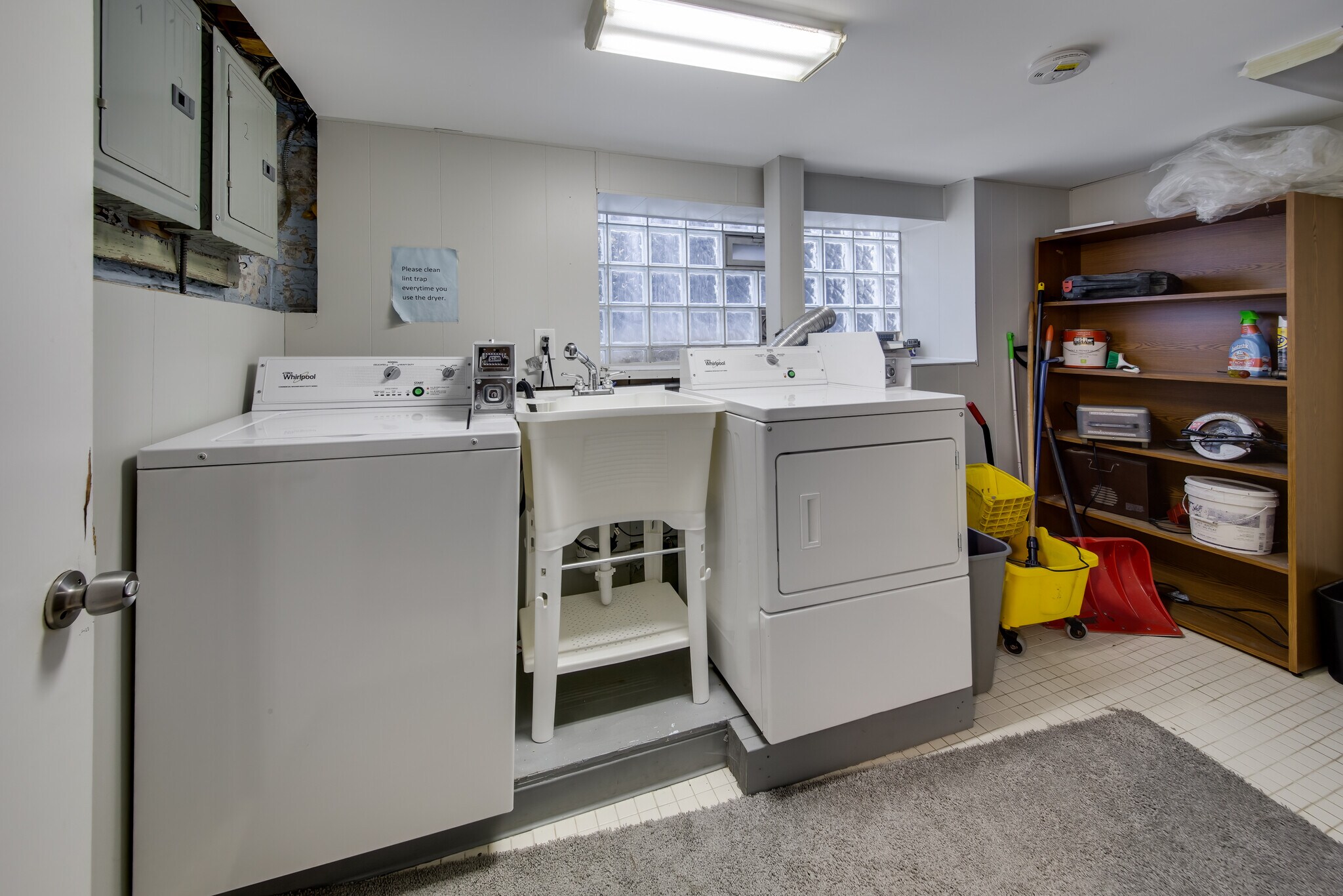 Building Photo - 5306 W Roscoe St