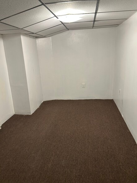 Building Photo - 2537 S Lloyd St