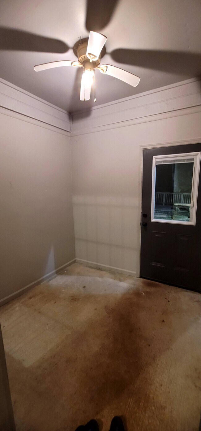 Building Photo - 730 3rd St NE