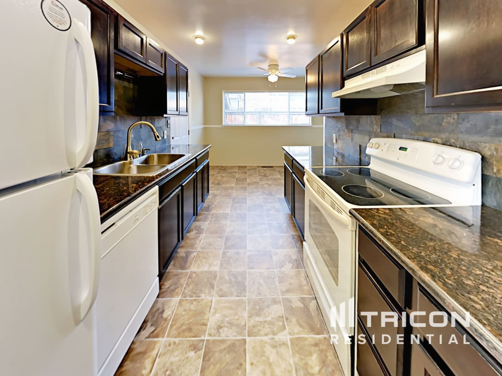 Building Photo - 1355 Royal Dr