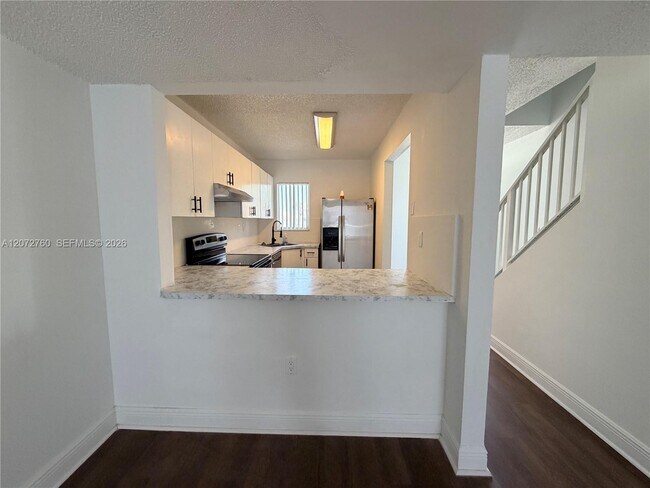 Building Photo - 2710 W 76th St
