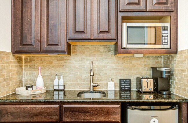 Building Photo - 2617 Yale St