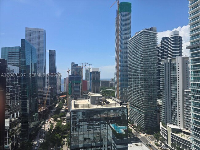 Building Photo - 1060 Brickell Ave