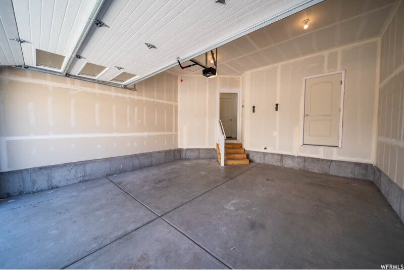 Building Photo - 283 W 660 N