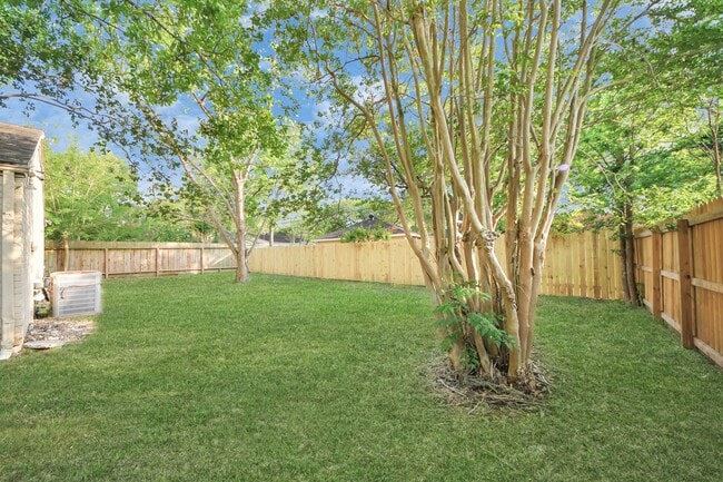 Building Photo - 11923 Briar Forest Dr