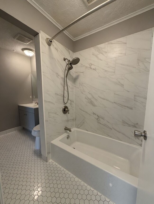 Building Photo - Freshly Updated, Stylish 2 bed 2 bath Condo in Bloomington Includes 2 Heated Parking Spaces!