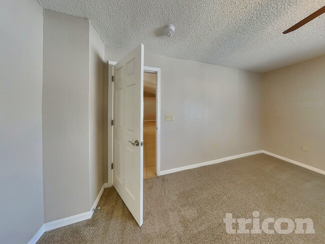 Building Photo - 6708 Shepherd Oaks St