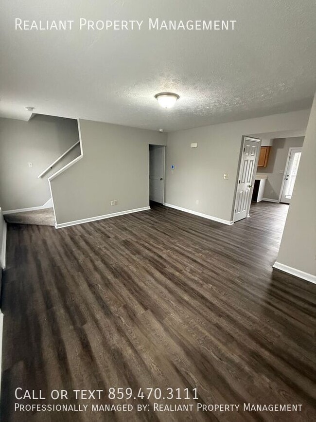 Building Photo - 221 Tanbark Dr