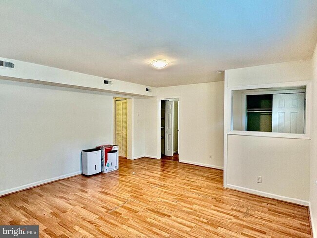 Building Photo - 1316 Rowe St