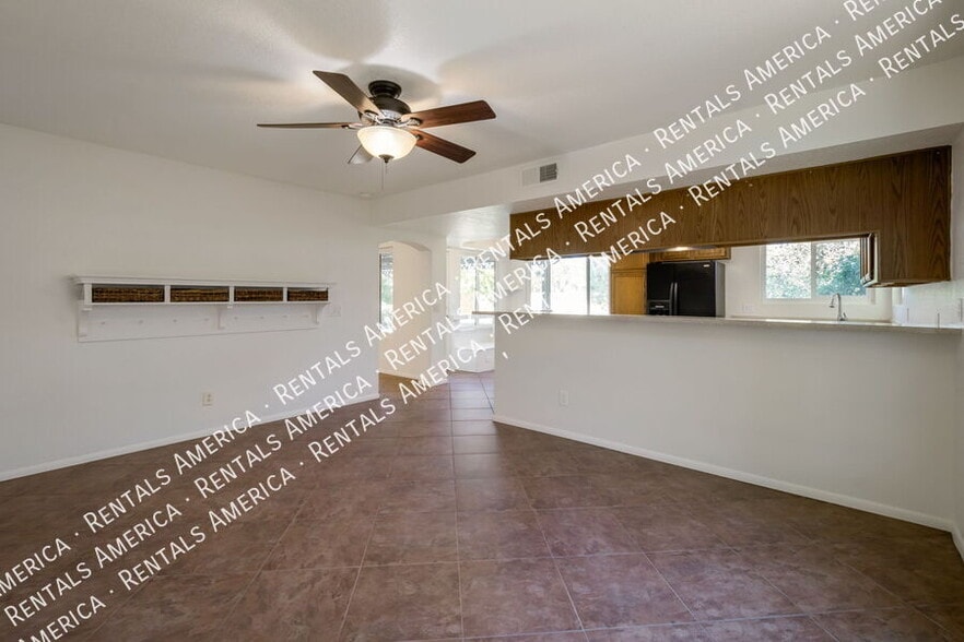 Building Photo - 1530 E Whitten St
