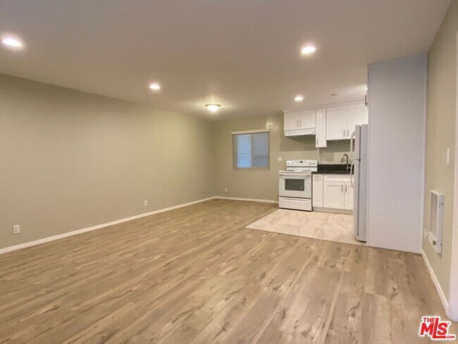 Building Photo - 3224 Chapman St