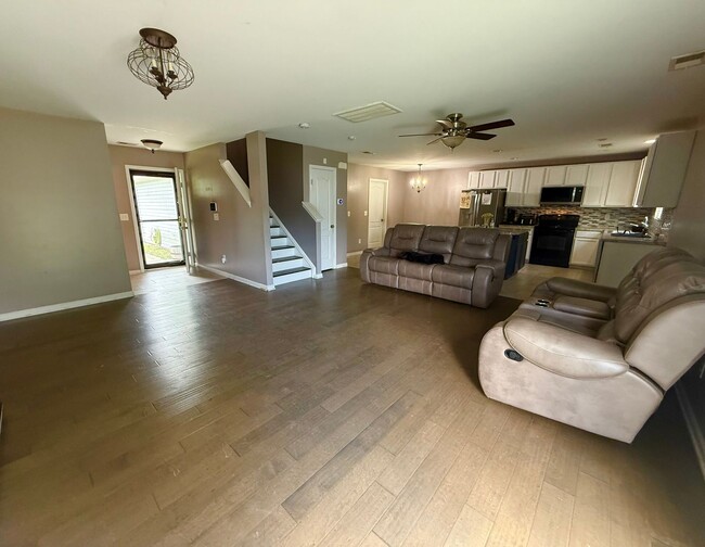 Building Photo - 4 Bedroom 2.5 Bath House in Quail Hill Goo...