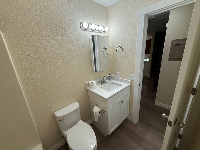 Building Photo - 1860 Myrtle St