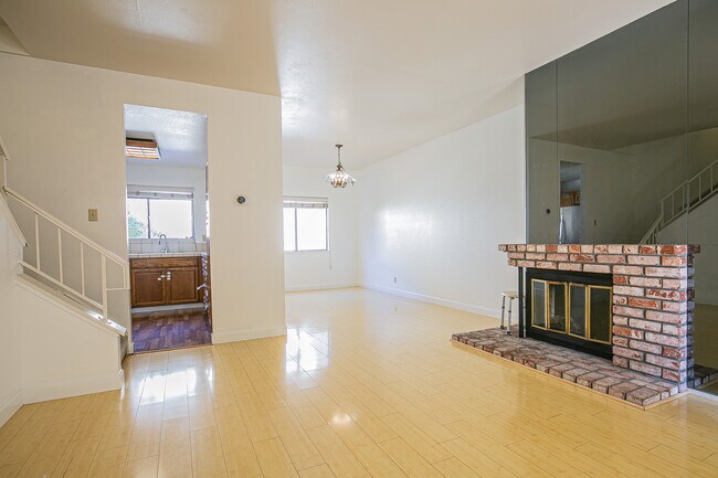 Building Photo - 1912 Magdalena Cir