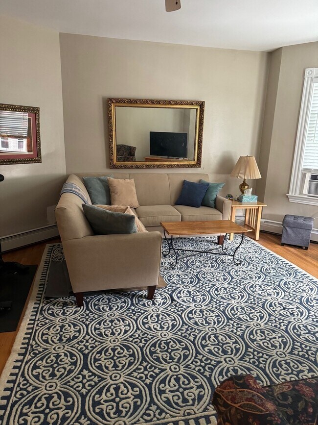 Building Photo - 880 E Broadway