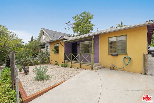 Building Photo - 821 Laveta Terrace