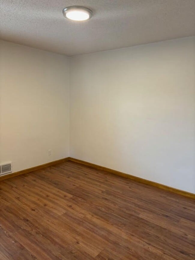 Building Photo - 3 Bedroom 1 Bath Home in St. Joseph!