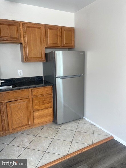 Building Photo - 2330 Glendale Terrace