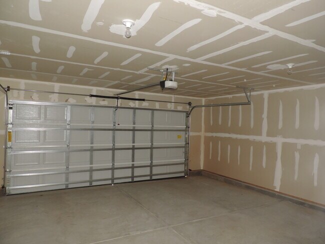 Building Photo - New, 4 bedroom home in the Hallstead commu...