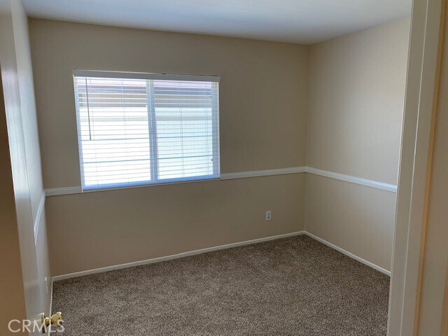 Building Photo - 4450 Rainbow View Way