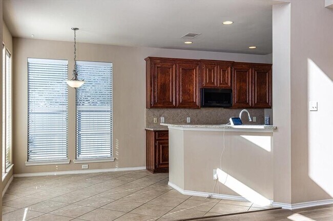 Building Photo - 4531 Long Creek Dr