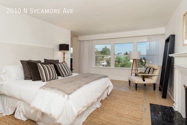 Building Photo - 2010 N Sycamore Ave