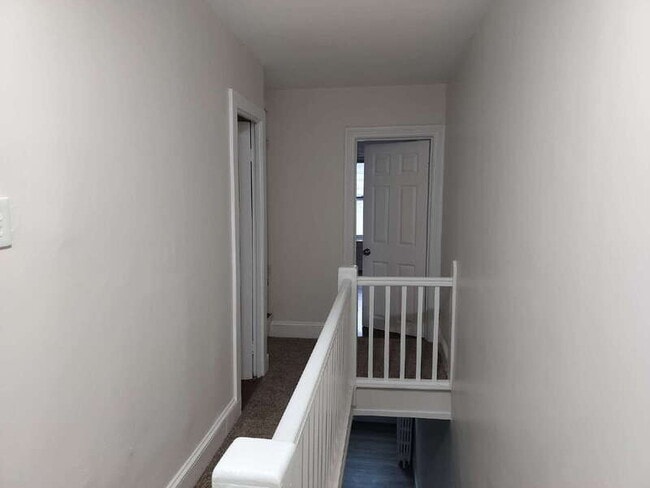 Building Photo - 547 Centre St