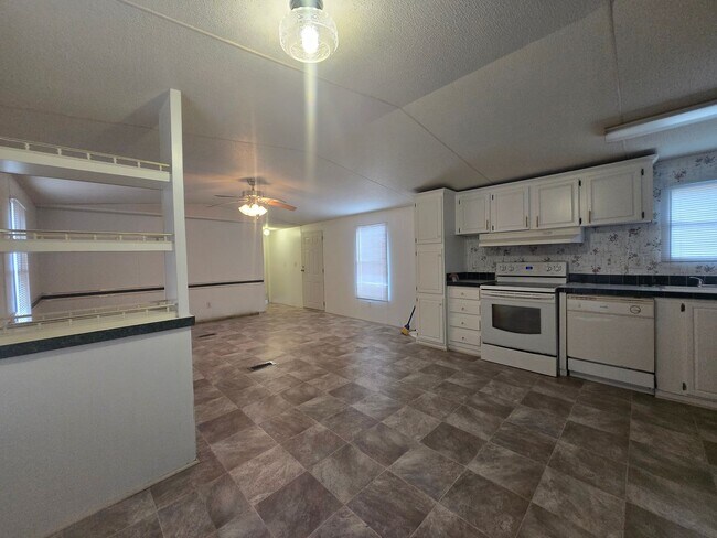 Building Photo - 2/2 Half Acre Mobile Home in Keystone Heights