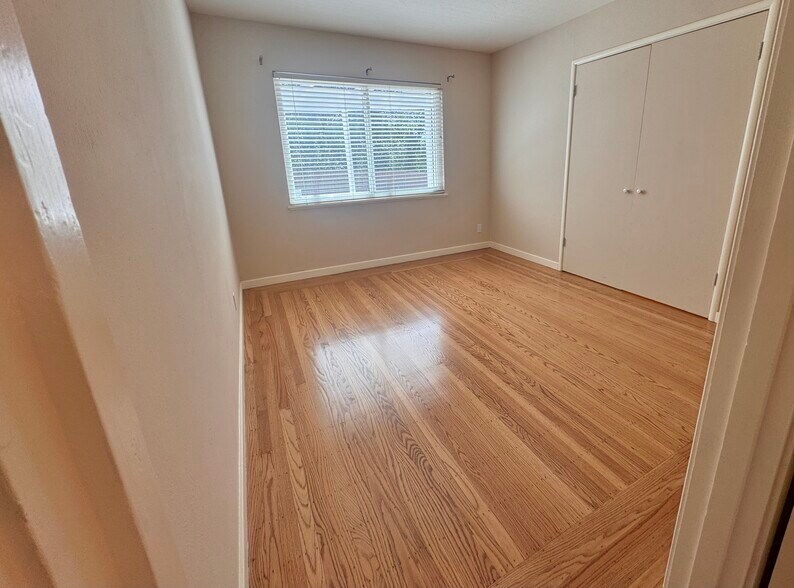 The primary bedroom faces south and overlooks the atrium. It offers abundant sun in the morning and - 2403 Mira Vista Dr