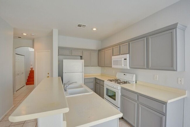 Building Photo - BEAUTIFUL 2 STORY SINGLE FAMILY HOME WITH 3 BEDROOMS AND 2.5 BATHS LOCATED IN SOUTHWEST