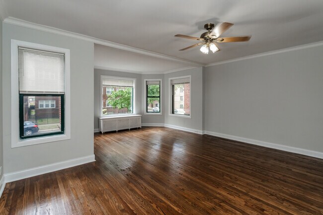 Building Photo - 6913 S Paxton Ave