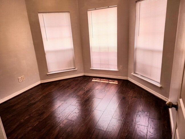 Building Photo - *****AVAILABLE NOW*****