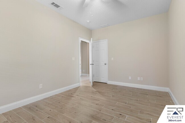 Building Photo - 19 Webwood Pl