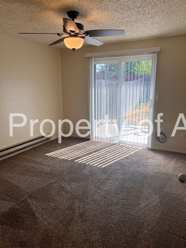 Building Photo - 10490 W Seneca Dr